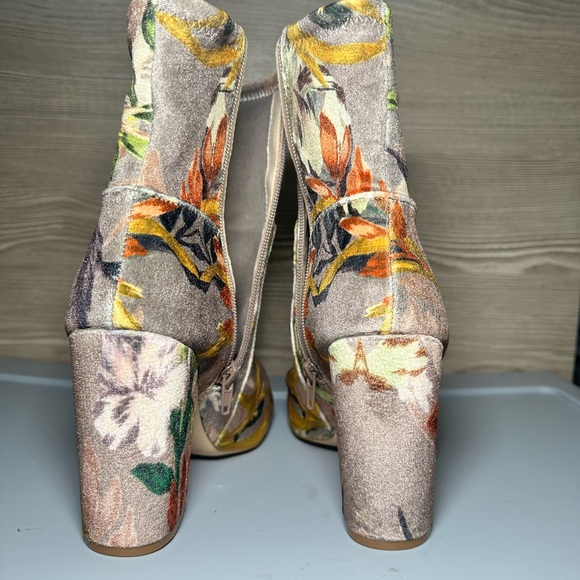 Nine West Savitra Block Velvet Floral Boots size 8 - Picture 4 of 5